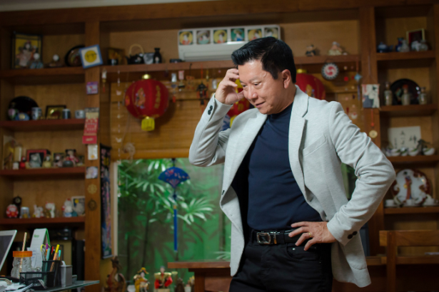 Milton Seigi Hayashi mostra como a paixão por carros antigos une gerações e preserva a história automotiva.