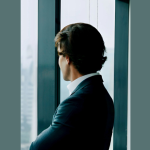 Resiliência emocional: a força invisível que sustenta a performance de longo prazo — por Ian dos Anjos Cunha.