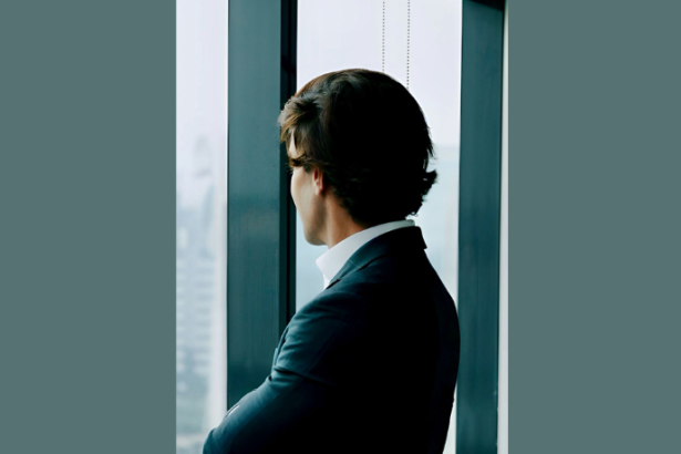 Resiliência emocional: a força invisível que sustenta a performance de longo prazo — por Ian dos Anjos Cunha.