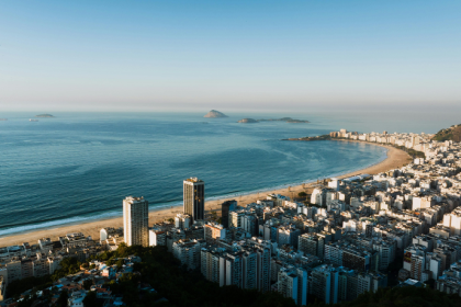 A alta procura por imóveis de médio padrão se tornou o novo motor do setor, impulsionando lançamentos, afirma Alex Nabuco dos Santos.