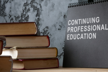 A educação contínua no Direito fortalece o aprimoramento acadêmico e sustenta uma carreira de excelência, destaca Hebron Costa Cruz de Oliveira.