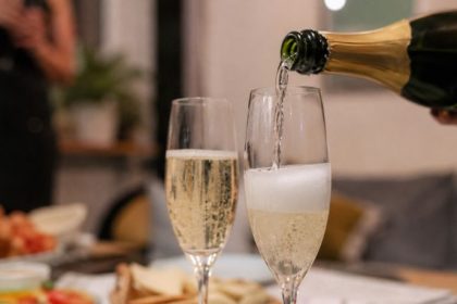Espumante para festas: como escolher a bebida ideal e transformar a celebração de fim de ano