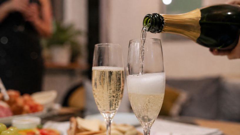 Espumante para festas: como escolher a bebida ideal e transformar a celebração de fim de ano